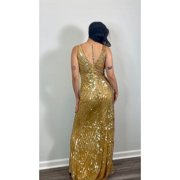 Mac Duggal Gold Sequin Slit Gown Size 2 - Picture 9 of 9